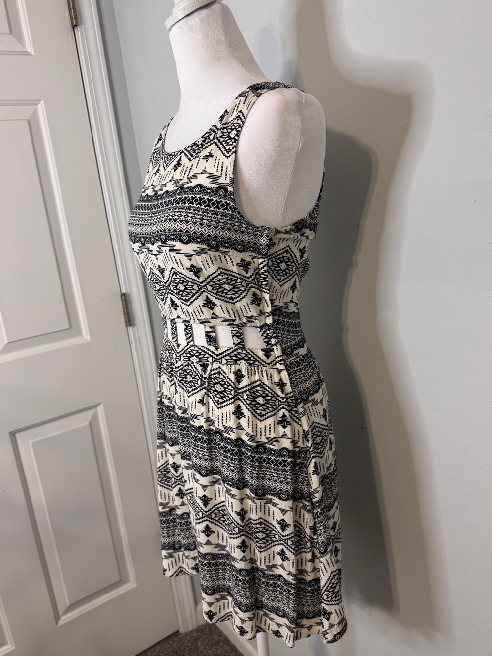 H&M cutout dress - size 8 - Picture 3 of 8